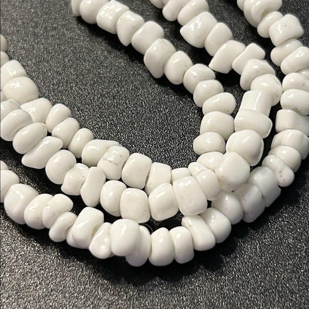 White Strand of Heishi Beads 36 Inch Vintage 80s Boho Beach - Picture 2 of 3